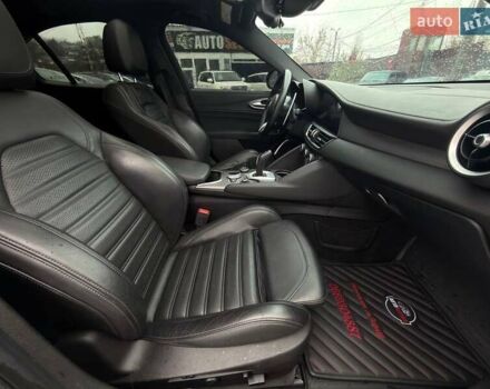 Белый Альфа Ромео Джулия, объемом двигателя 2 л и пробегом 37 тыс. км за 26500 $, фото 22 на Automoto.ua