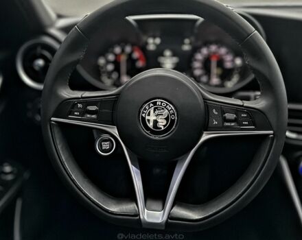 Білий Альфа Ромео Джулія, об'ємом двигуна 2 л та пробігом 109 тис. км за 19999 $, фото 13 на Automoto.ua