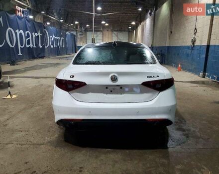 Білий Альфа Ромео Джулія, об'ємом двигуна 2 л та пробігом 77 тис. км за 4500 $, фото 5 на Automoto.ua