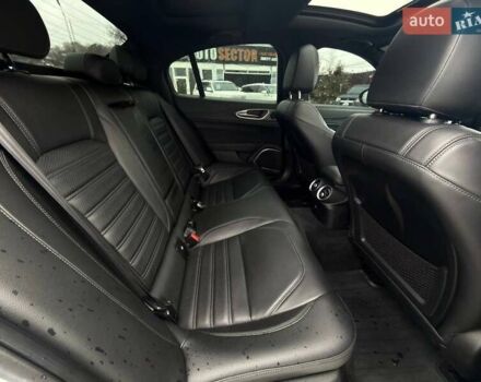 Белый Альфа Ромео Джулия, объемом двигателя 2 л и пробегом 37 тыс. км за 26500 $, фото 19 на Automoto.ua