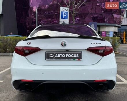 Белый Альфа Ромео Джулия, объемом двигателя 2 л и пробегом 105 тыс. км за 17990 $, фото 6 на Automoto.ua
