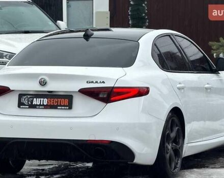 Белый Альфа Ромео Джулия, объемом двигателя 2 л и пробегом 37 тыс. км за 26500 $, фото 9 на Automoto.ua