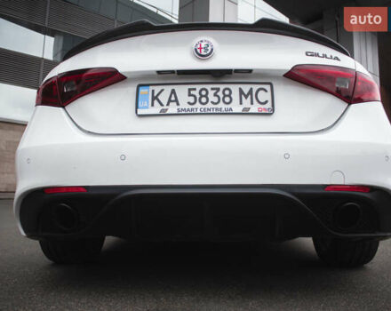 Белый Альфа Ромео Джулия, объемом двигателя 2 л и пробегом 21 тыс. км за 25500 $, фото 47 на Automoto.ua