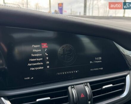 Белый Альфа Ромео Джулия, объемом двигателя 2 л и пробегом 105 тыс. км за 17990 $, фото 30 на Automoto.ua