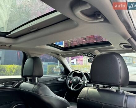 Белый Альфа Ромео Джулия, объемом двигателя 2 л и пробегом 105 тыс. км за 17990 $, фото 15 на Automoto.ua