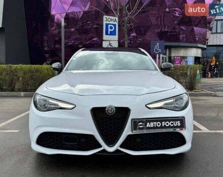 Белый Альфа Ромео Джулия, объемом двигателя 2 л и пробегом 105 тыс. км за 17990 $, фото 2 на Automoto.ua