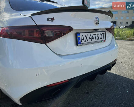 Білий Альфа Ромео Джулія, об'ємом двигуна 2 л та пробігом 103 тис. км за 22900 $, фото 13 на Automoto.ua