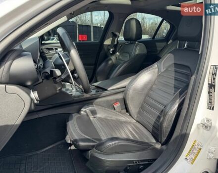 Белый Альфа Ромео Джулия, объемом двигателя 2 л и пробегом 105 тыс. км за 17990 $, фото 10 на Automoto.ua