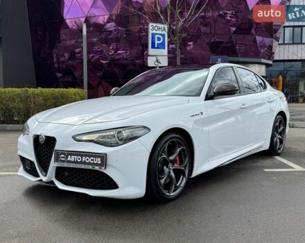 Белый Альфа Ромео Джулия, объемом двигателя 2 л и пробегом 105 тыс. км за 17990 $, фото 3 на Automoto.ua