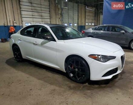 Білий Альфа Ромео Джулія, об'ємом двигуна 2 л та пробігом 77 тис. км за 4500 $, фото 3 на Automoto.ua