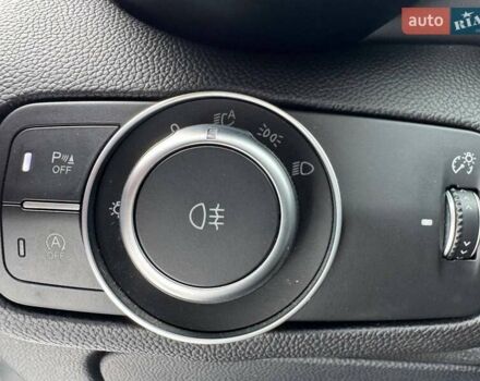 Белый Альфа Ромео Джулия, объемом двигателя 2 л и пробегом 105 тыс. км за 21990 $, фото 14 на Automoto.ua