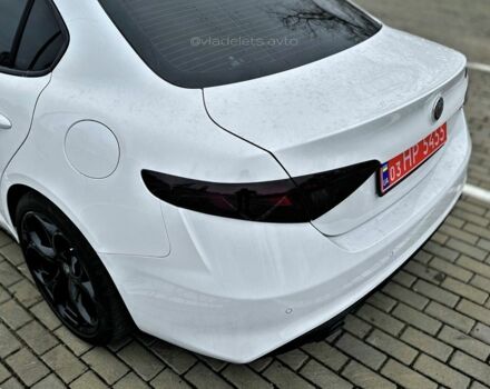 Білий Альфа Ромео Джулія, об'ємом двигуна 2 л та пробігом 109 тис. км за 19999 $, фото 4 на Automoto.ua