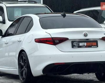 Белый Альфа Ромео Джулия, объемом двигателя 2 л и пробегом 37 тыс. км за 26500 $, фото 7 на Automoto.ua