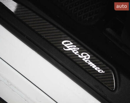 Белый Альфа Ромео Джулия, объемом двигателя 2 л и пробегом 21 тыс. км за 25500 $, фото 36 на Automoto.ua