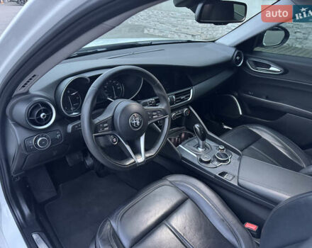 Альфа Ромео Джулия 2019 в Луцке на Automoto.ua Белый Альфа Ромео Джулия, объемом двигателя 2 л и пробегом 177 тыс. км за 15000 $, фото 19 на Automoto.ua