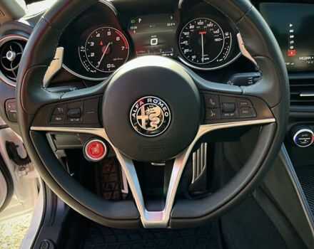 Білий Альфа Ромео Джулія, об'ємом двигуна 2 л та пробігом 103 тис. км за 22900 $, фото 24 на Automoto.ua