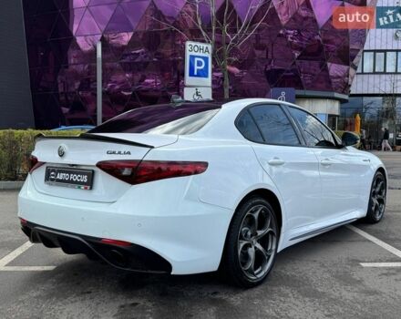 Белый Альфа Ромео Джулия, объемом двигателя 2 л и пробегом 105 тыс. км за 17990 $, фото 7 на Automoto.ua