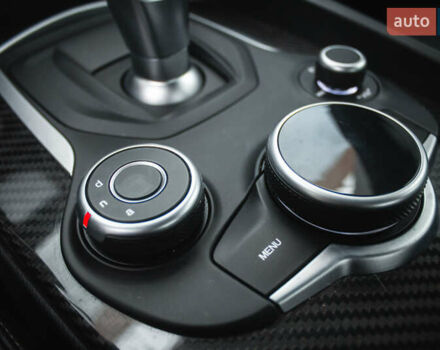 Белый Альфа Ромео Джулия, объемом двигателя 2 л и пробегом 21 тыс. км за 25500 $, фото 25 на Automoto.ua