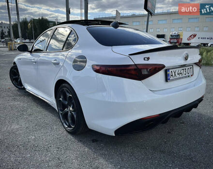 Білий Альфа Ромео Джулія, об'ємом двигуна 2 л та пробігом 103 тис. км за 22900 $, фото 4 на Automoto.ua