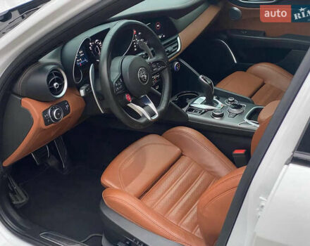 Альфа Ромео Джулия 2019 в Чернигове на Automoto.ua Белый Альфа Ромео Джулия, объемом двигателя 2 л и пробегом 67 тыс. км за 25700 $, фото 56 на Automoto.ua