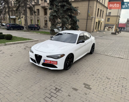 Белый Альфа Ромео Джулия, объемом двигателя 2 л и пробегом 110 тыс. км за 19000 $, фото 5 на Automoto.ua