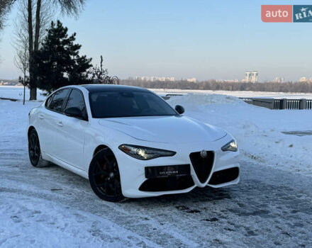 Білий Альфа Ромео Джулія, об'ємом двигуна 2 л та пробігом 40 тис. км за 22999 $, фото 161 на Automoto.ua