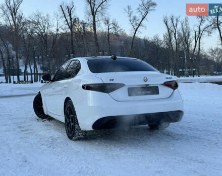 Білий Альфа Ромео Джулія, об'ємом двигуна 2 л та пробігом 40 тис. км за 22999 $, фото 174 на Automoto.ua