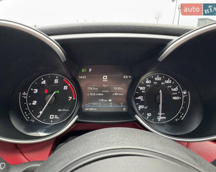 Белый Альфа Ромео Джулия, объемом двигателя 2 л и пробегом 40 тыс. км за 24999 $, фото 78 на Automoto.ua