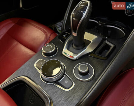 Белый Альфа Ромео Джулия, объемом двигателя 2 л и пробегом 55 тыс. км за 23000 $, фото 18 на Automoto.ua