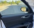 Білий Альфа Ромео Джулія, об'ємом двигуна 2 л та пробігом 129 тис. км за 20896 $, фото 12 на Automoto.ua
