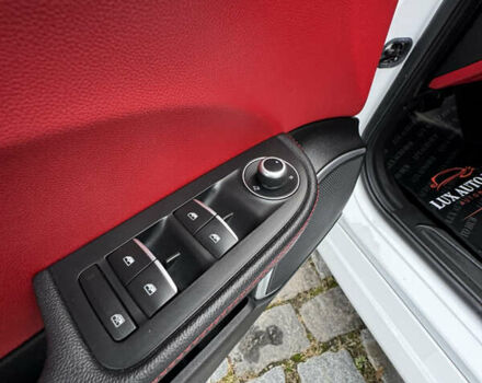 Белый Альфа Ромео Джулия, объемом двигателя 2 л и пробегом 40 тыс. км за 24999 $, фото 43 на Automoto.ua