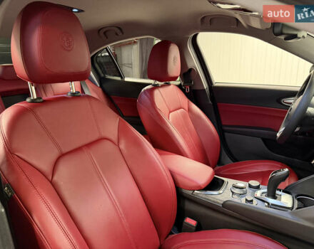 Белый Альфа Ромео Джулия, объемом двигателя 2 л и пробегом 55 тыс. км за 23000 $, фото 30 на Automoto.ua