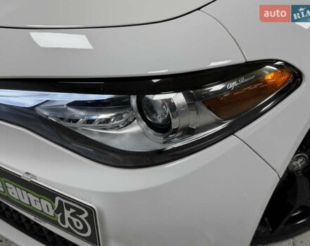 Белый Альфа Ромео Джулия, объемом двигателя 2 л и пробегом 55 тыс. км за 23000 $, фото 6 на Automoto.ua