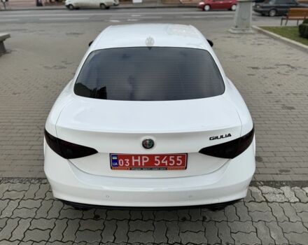 Белый Альфа Ромео Джулия, объемом двигателя 2 л и пробегом 110 тыс. км за 25000 $, фото 5 на Automoto.ua