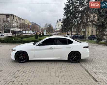 Белый Альфа Ромео Джулия, объемом двигателя 2 л и пробегом 110 тыс. км за 19000 $, фото 3 на Automoto.ua
