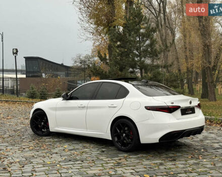 Білий Альфа Ромео Джулія, об'ємом двигуна 2 л та пробігом 40 тис. км за 22999 $, фото 85 на Automoto.ua