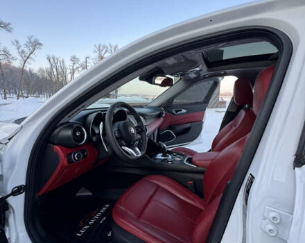 Білий Альфа Ромео Джулія, об'ємом двигуна 2 л та пробігом 40 тис. км за 22999 $, фото 143 на Automoto.ua