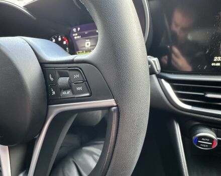 Белый Альфа Ромео Джулия, объемом двигателя 2 л и пробегом 110 тыс. км за 25000 $, фото 21 на Automoto.ua