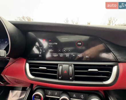 Білий Альфа Ромео Джулія, об'ємом двигуна 2 л та пробігом 40 тис. км за 22999 $, фото 22 на Automoto.ua