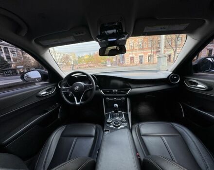 Белый Альфа Ромео Джулия, объемом двигателя 2 л и пробегом 110 тыс. км за 25000 $, фото 18 на Automoto.ua