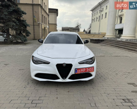 Белый Альфа Ромео Джулия, объемом двигателя 2 л и пробегом 110 тыс. км за 19000 $, фото 1 на Automoto.ua