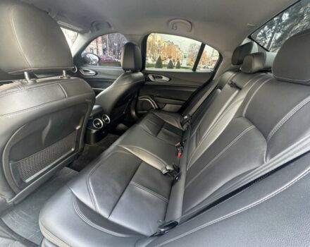 Белый Альфа Ромео Джулия, объемом двигателя 2 л и пробегом 110 тыс. км за 25000 $, фото 13 на Automoto.ua