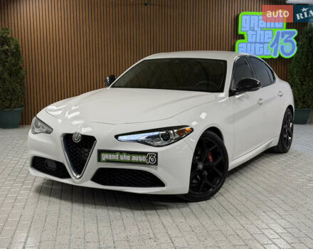 Белый Альфа Ромео Джулия, объемом двигателя 2 л и пробегом 55 тыс. км за 23000 $, фото 9 на Automoto.ua