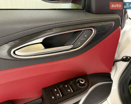 Белый Альфа Ромео Джулия, объемом двигателя 2 л и пробегом 55 тыс. км за 23000 $, фото 27 на Automoto.ua