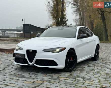 Білий Альфа Ромео Джулія, об'ємом двигуна 2 л та пробігом 40 тис. км за 22999 $, фото 58 на Automoto.ua