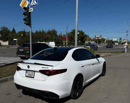 Белый Альфа Ромео Джулия, объемом двигателя 2 л и пробегом 45 тыс. км за 29000 $, фото 8 на Automoto.ua