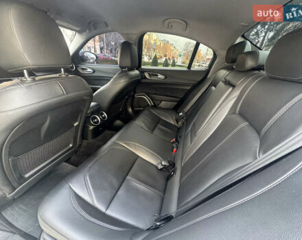 Белый Альфа Ромео Джулия, объемом двигателя 2 л и пробегом 110 тыс. км за 25000 $, фото 36 на Automoto.ua