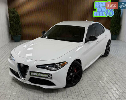 Белый Альфа Ромео Джулия, объемом двигателя 2 л и пробегом 55 тыс. км за 23000 $, фото 7 на Automoto.ua