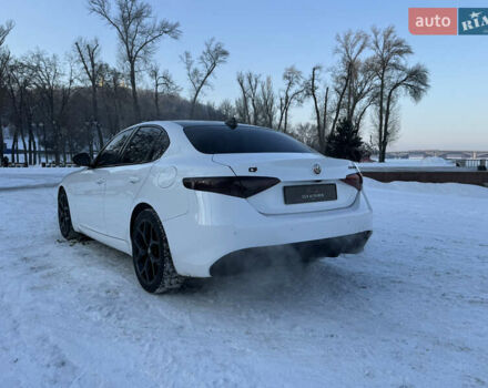 Білий Альфа Ромео Джулія, об'ємом двигуна 2 л та пробігом 40 тис. км за 22999 $, фото 178 на Automoto.ua