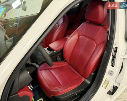 Белый Альфа Ромео Джулия, объемом двигателя 2 л и пробегом 55 тыс. км за 23000 $, фото 33 на Automoto.ua